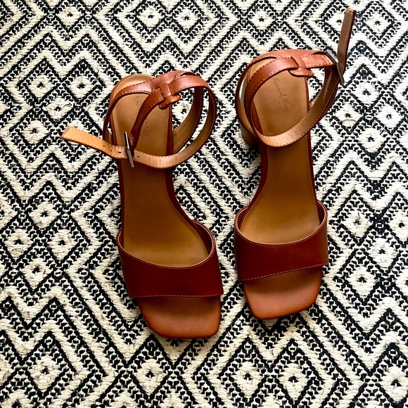 Target Universal Thread Block Heels - Picture 2 of 5